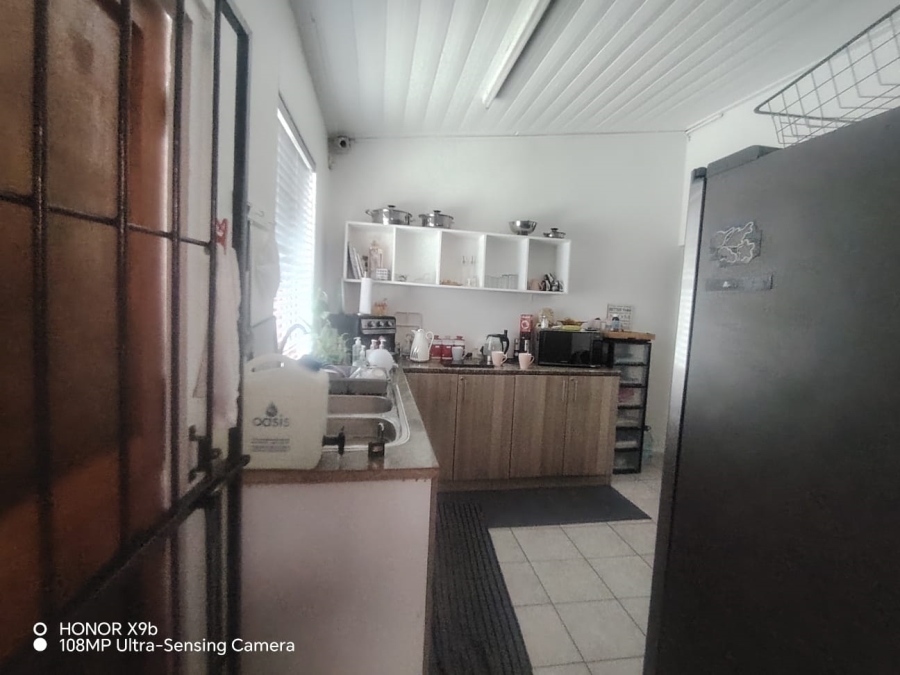 5 Bedroom Property for Sale in Wynberg Upper Western Cape